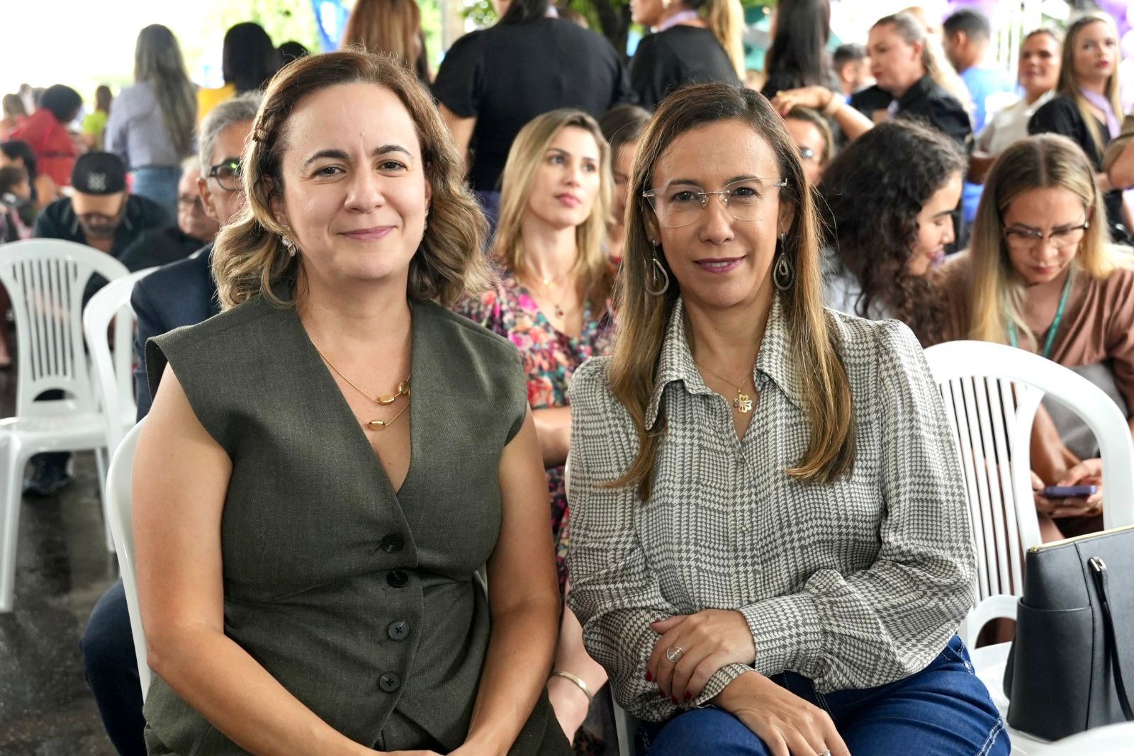 Defensoras públicas Pollyana Assunção (E) e Cristiane Japiassú na solenidade de inauguração