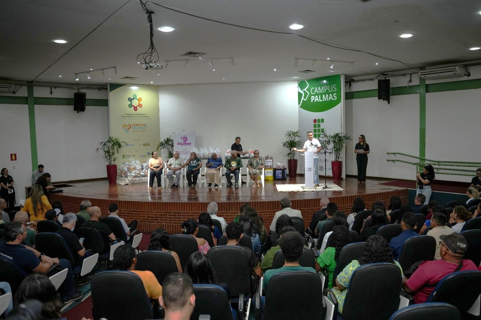 Solenidade de abertura das atividades no auditório da IFTO