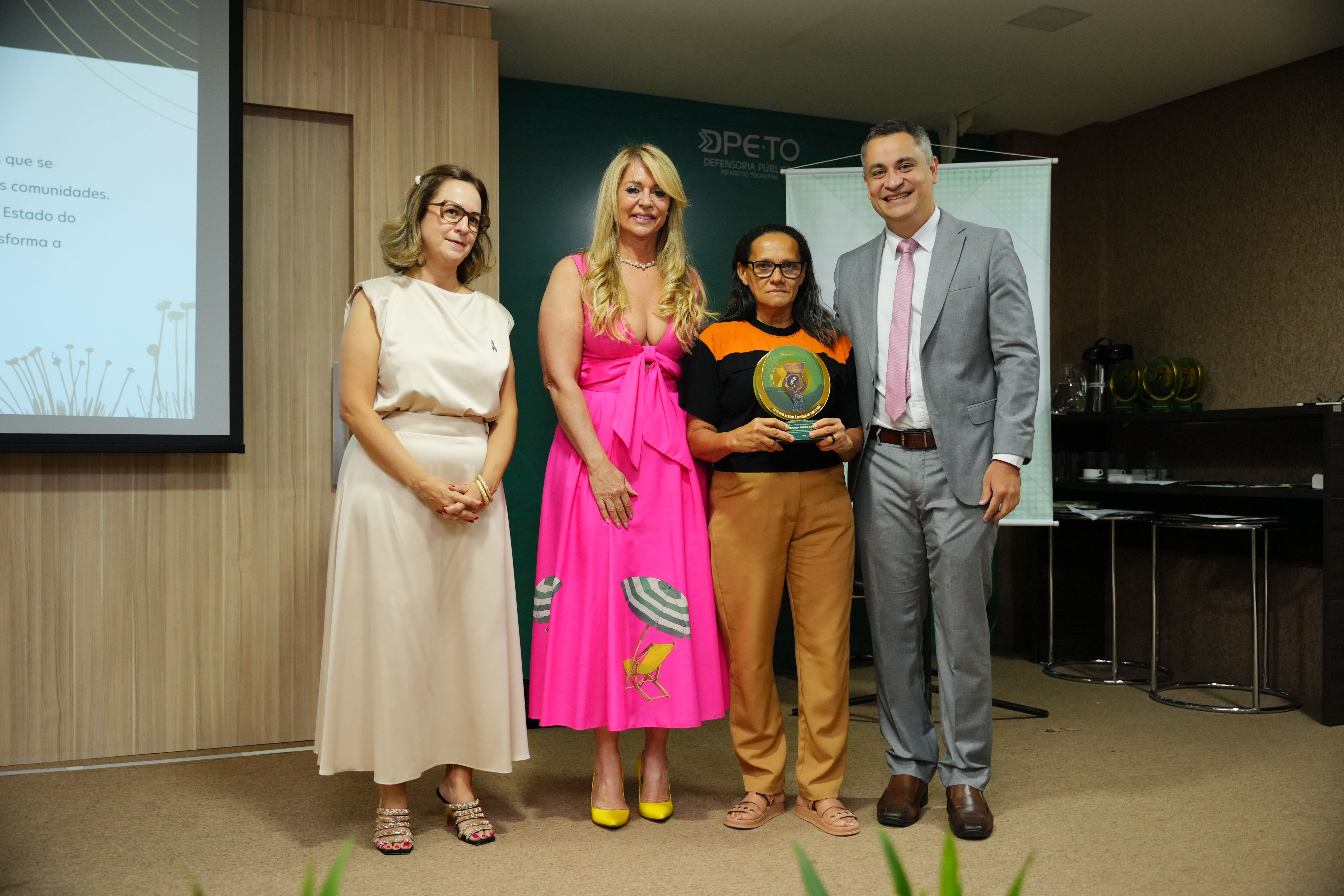 Indicada pelo Núcleo da Defensoria Pública Agrária e Ambiental (DPagra), Maria Ednalva Ribeiro da Silva foi reconhecida por sua liderança no Movimento Interestadual de Quebradeiras de Coco Babaçu (MIQCB)