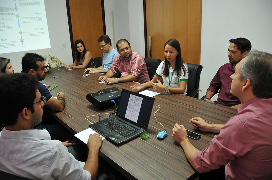 Administradora do  Saed, Alessandra Santana durante apresentação