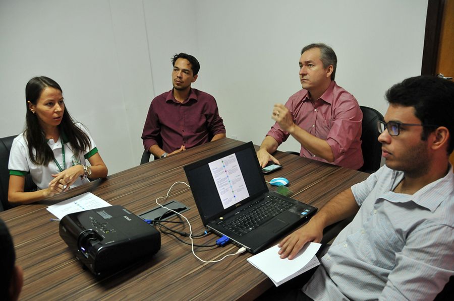 Administradora do  Saed, Alessandra Santana durante apresentação