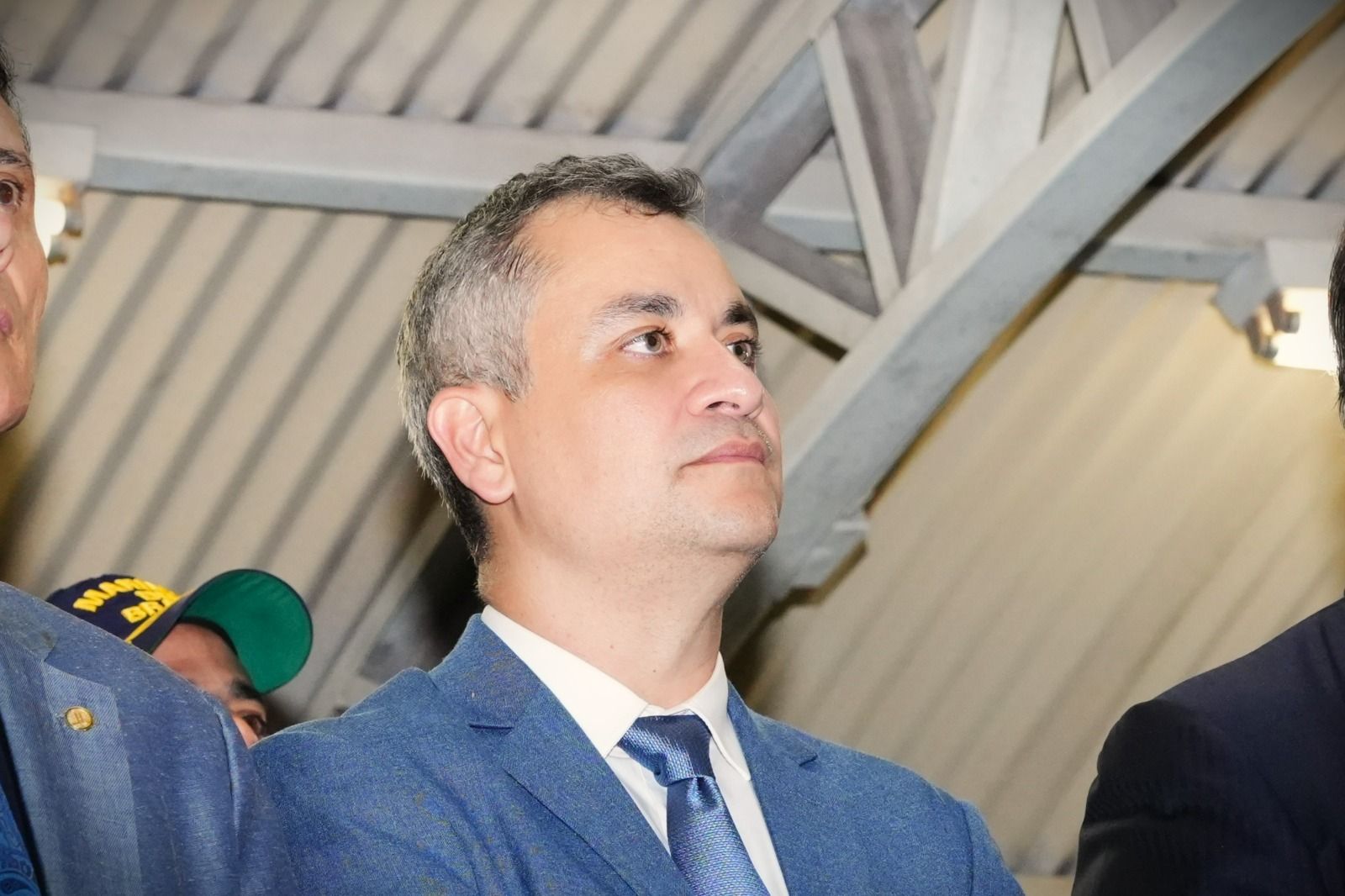 Defensor público-geral Pedro Alexandre entre autoridades presentes