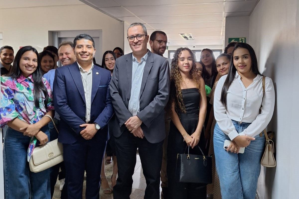 Houve um tour por toda a sede de atendimentos