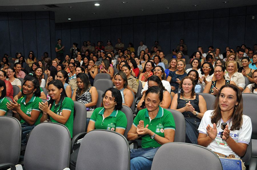 Defensora pública e coordenadora do NUDEM - Vanda Sueli Machado durante evento
