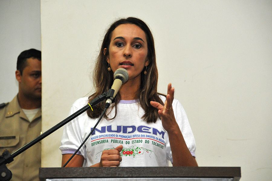 Defensora pública e coordenadora do NUDEM - Vanda Sueli Machado durante pronunciamento