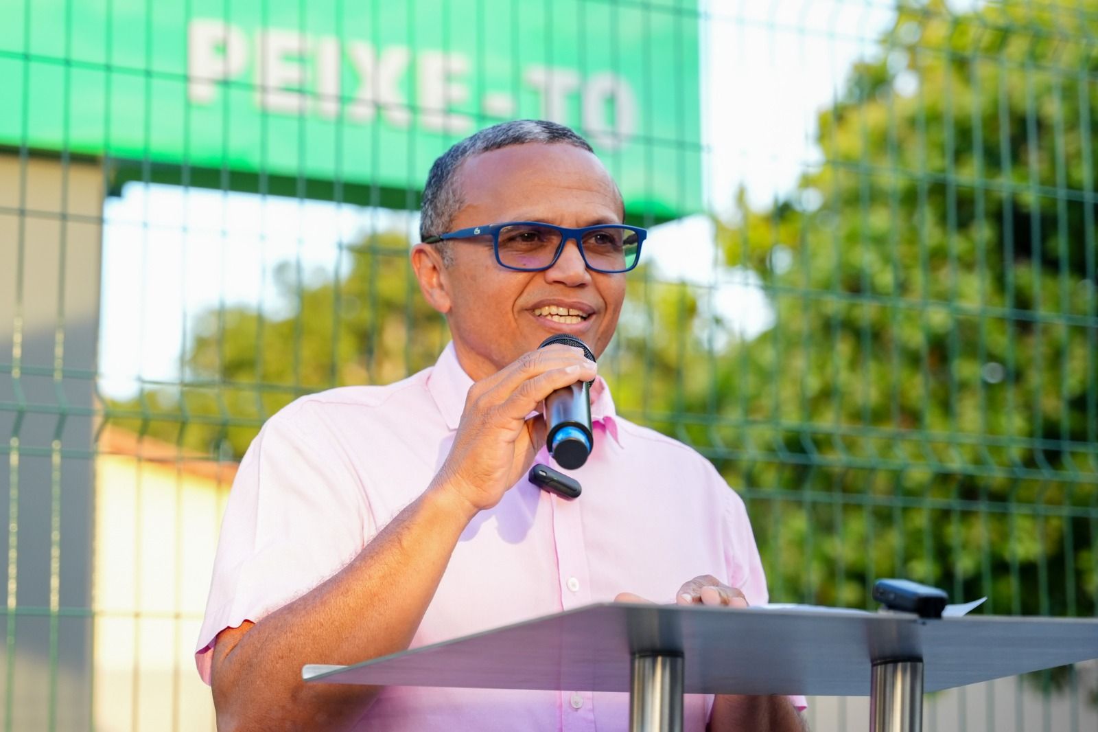 Prefeito de Peixe,  Augusto César Pereira dos Santos, o Cezinha, durante discurso na entrega das obras
