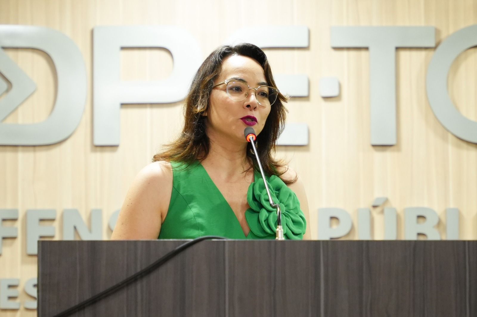 Presidente da Associação de Defensoras e Defensores Públicos do Estado do Tocantins, Karla Letícia, durante fala de abertura da solenidade