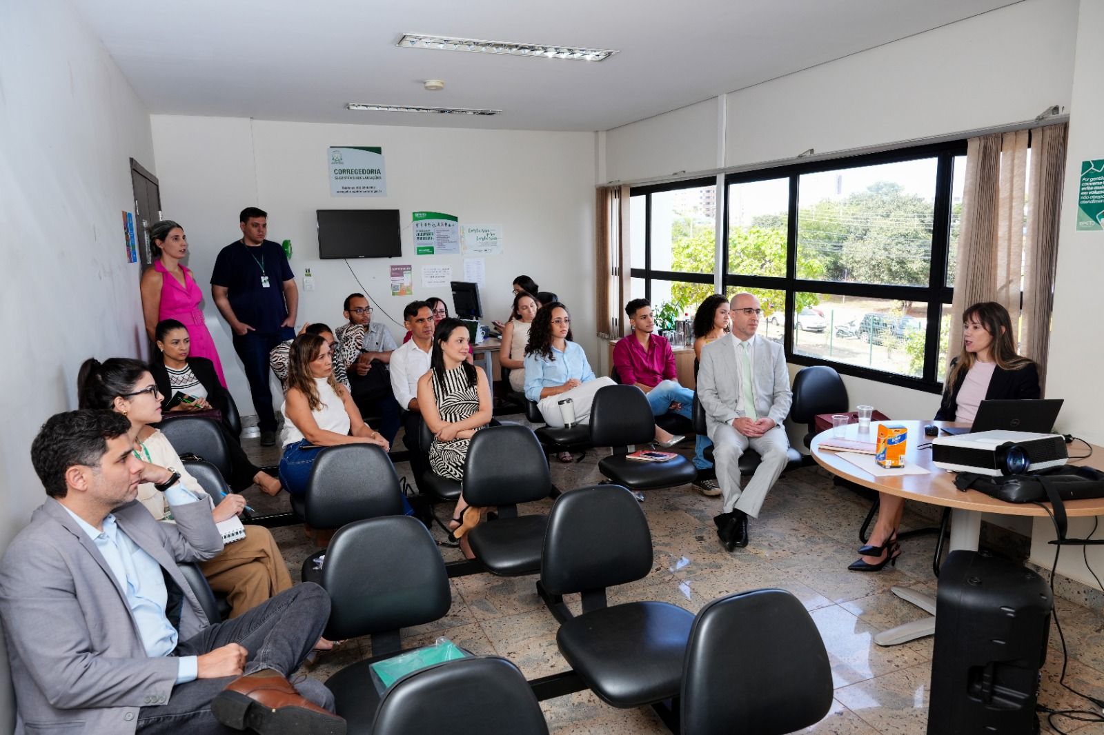 A defensora pública Mariela Reis Bueno apresentou a oficina com a temática criminal