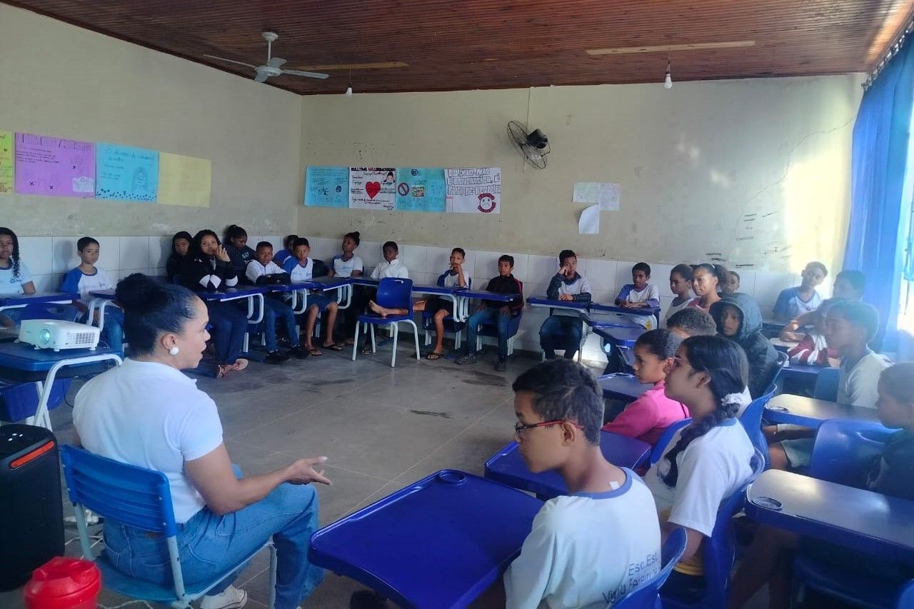 Na oportunidade, a equipe trabalhou os conceitos de bullying, abordando seus tipos (físico, verbal e psicológico