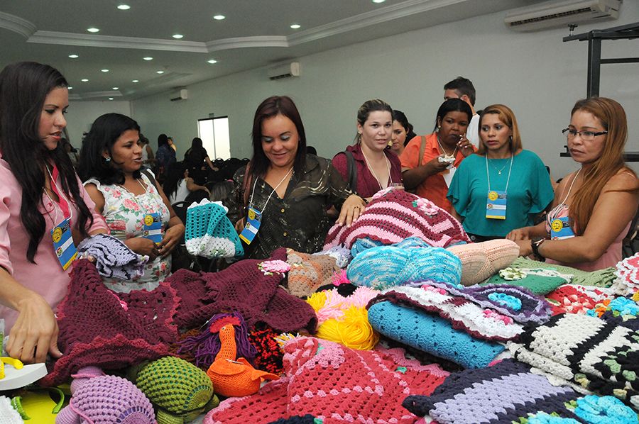 Exposição de peças no Bazar Três Pontos