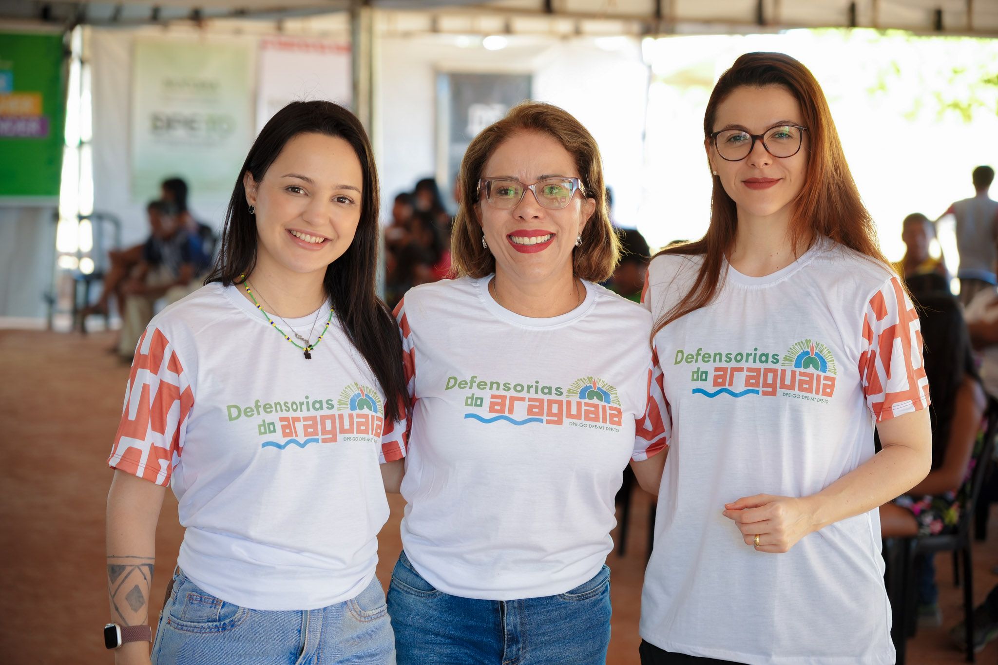 As defensoras públicas do Tocantins que atuaram na Aldeia Santa Isabel do Morro: Luis Lemos (E), Letícia Amorim e Isabella Faustino