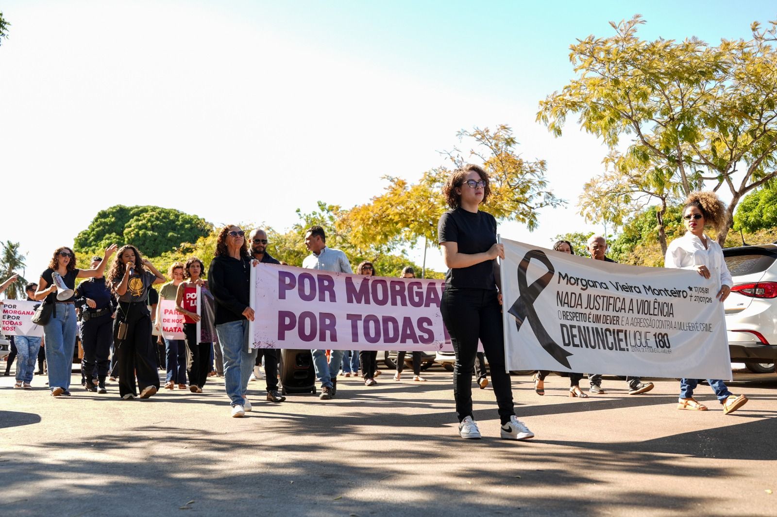 A programação foi encerrada com uma caminhada da Seciju até a Secretaria de Estado da Segurança Pública, onde o documento em defesa do fortalecimento da rede de enfrentamento ao feminicídio no Tocantins foi entregue