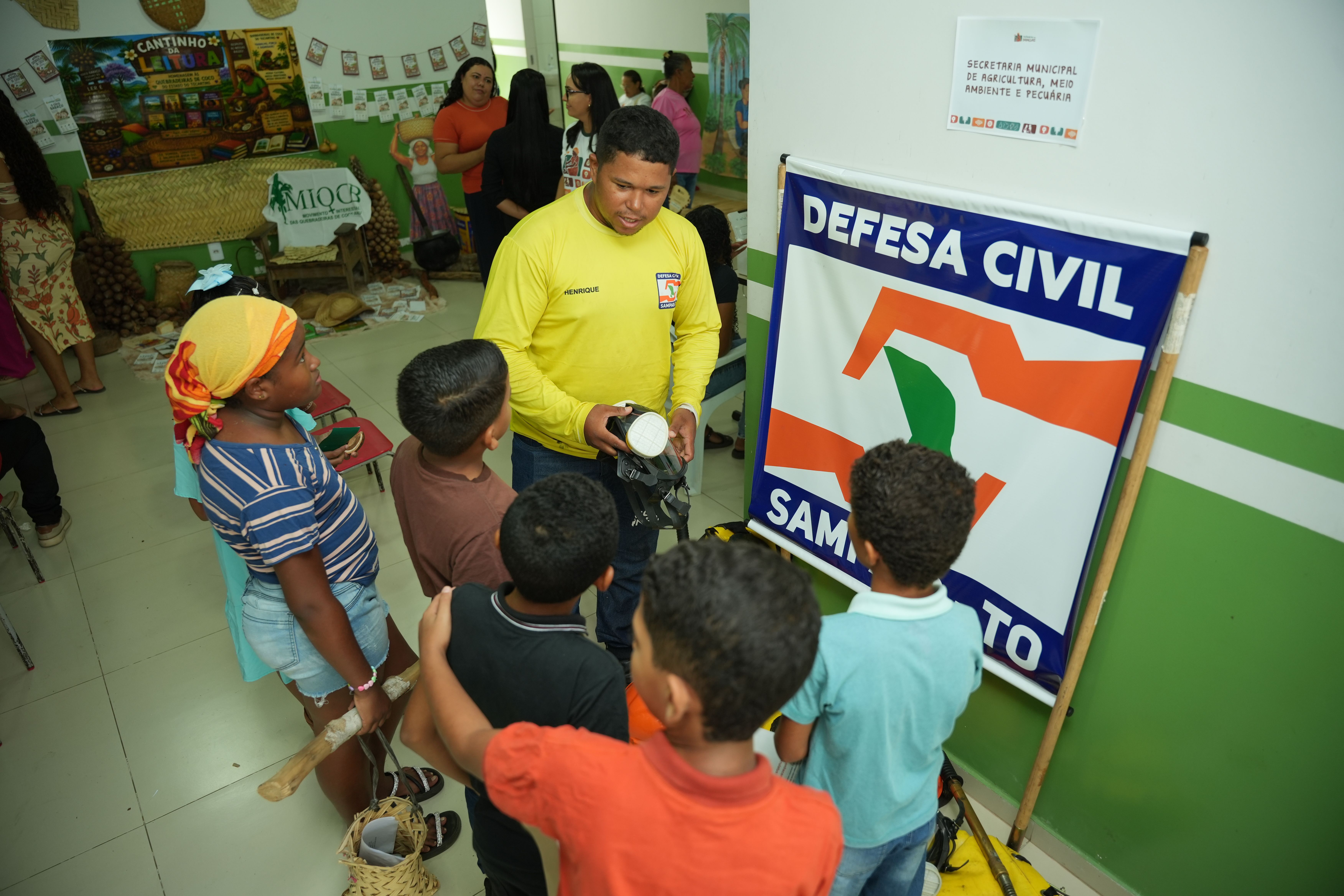 Atendimento com equipe da Defesa Civil