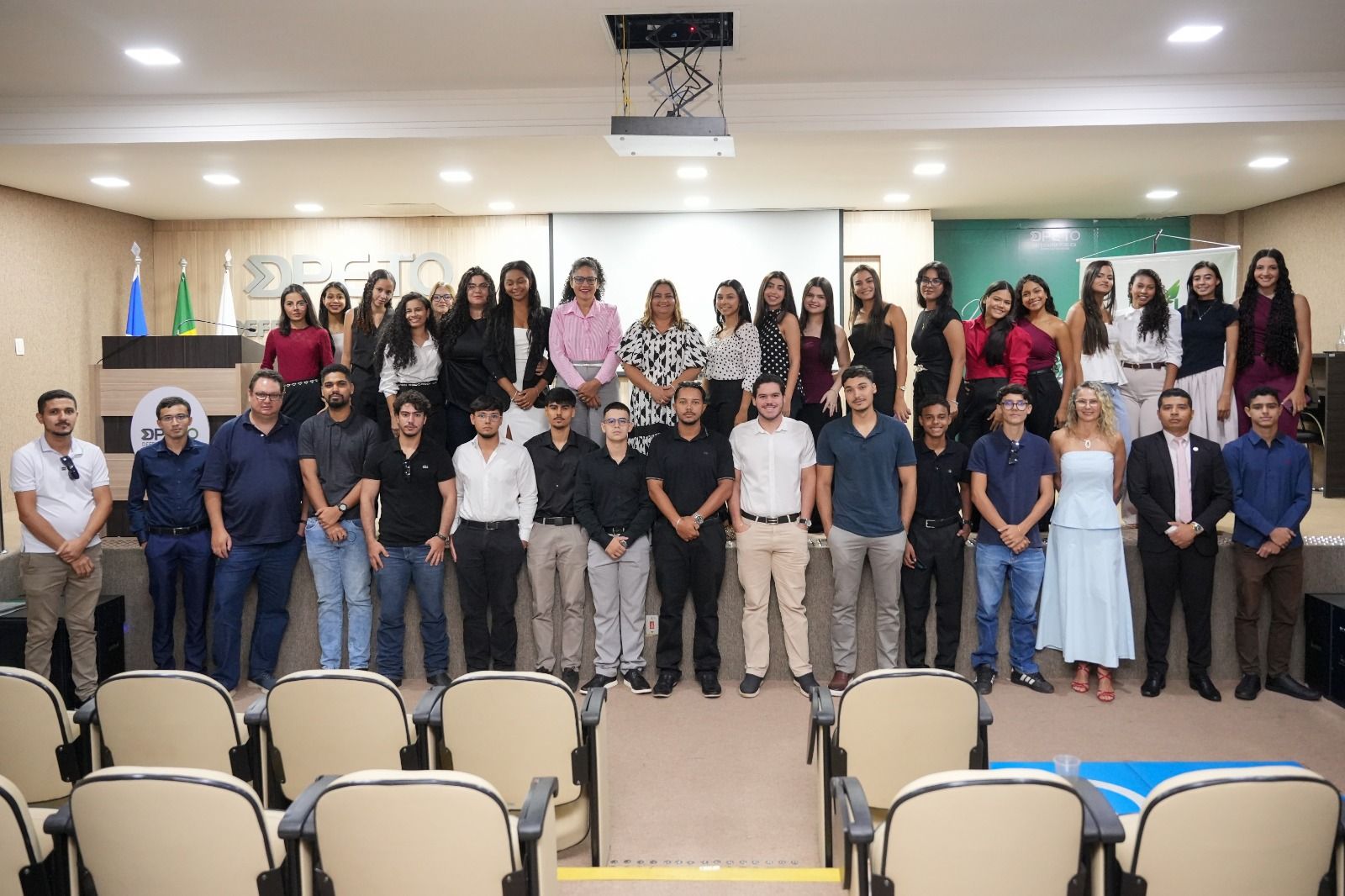 Universitários do 3º período do curso de Direito, do câmpus de Paraíso do Tocantins