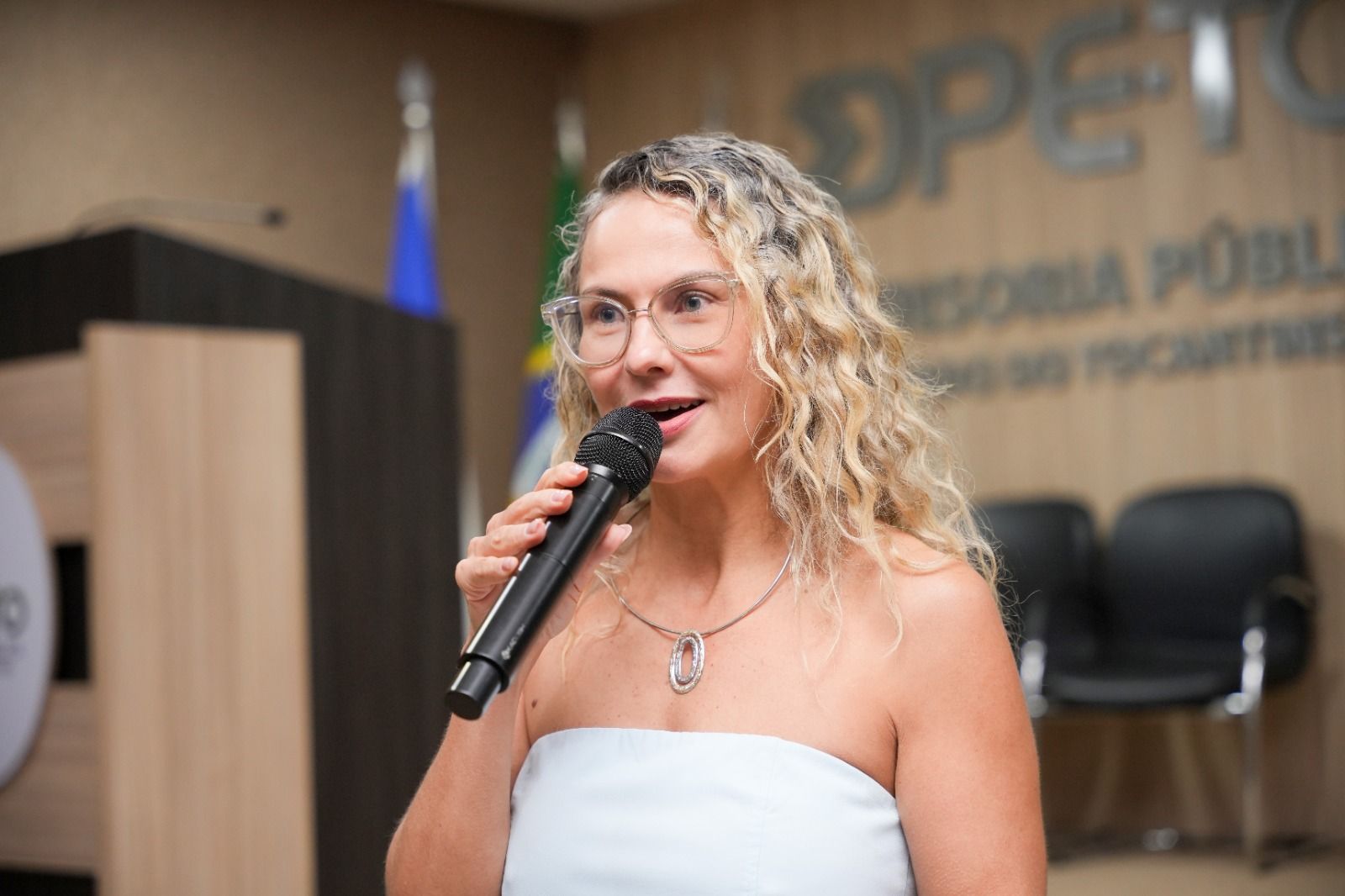 A atividade foi conduzida pela defensora pública Franciana Di Fátima Cardoso Costa, coordenadora do Núcleo Aplicado de Defesa dos Direitos Humanos