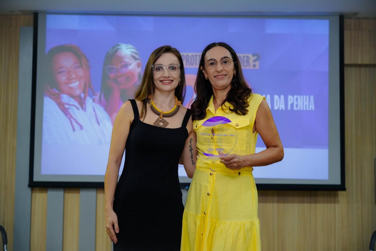 Durante o evento, o Nudem homenageou a efensora pública de Classe Especial Vanda Sueli Machado de Souza