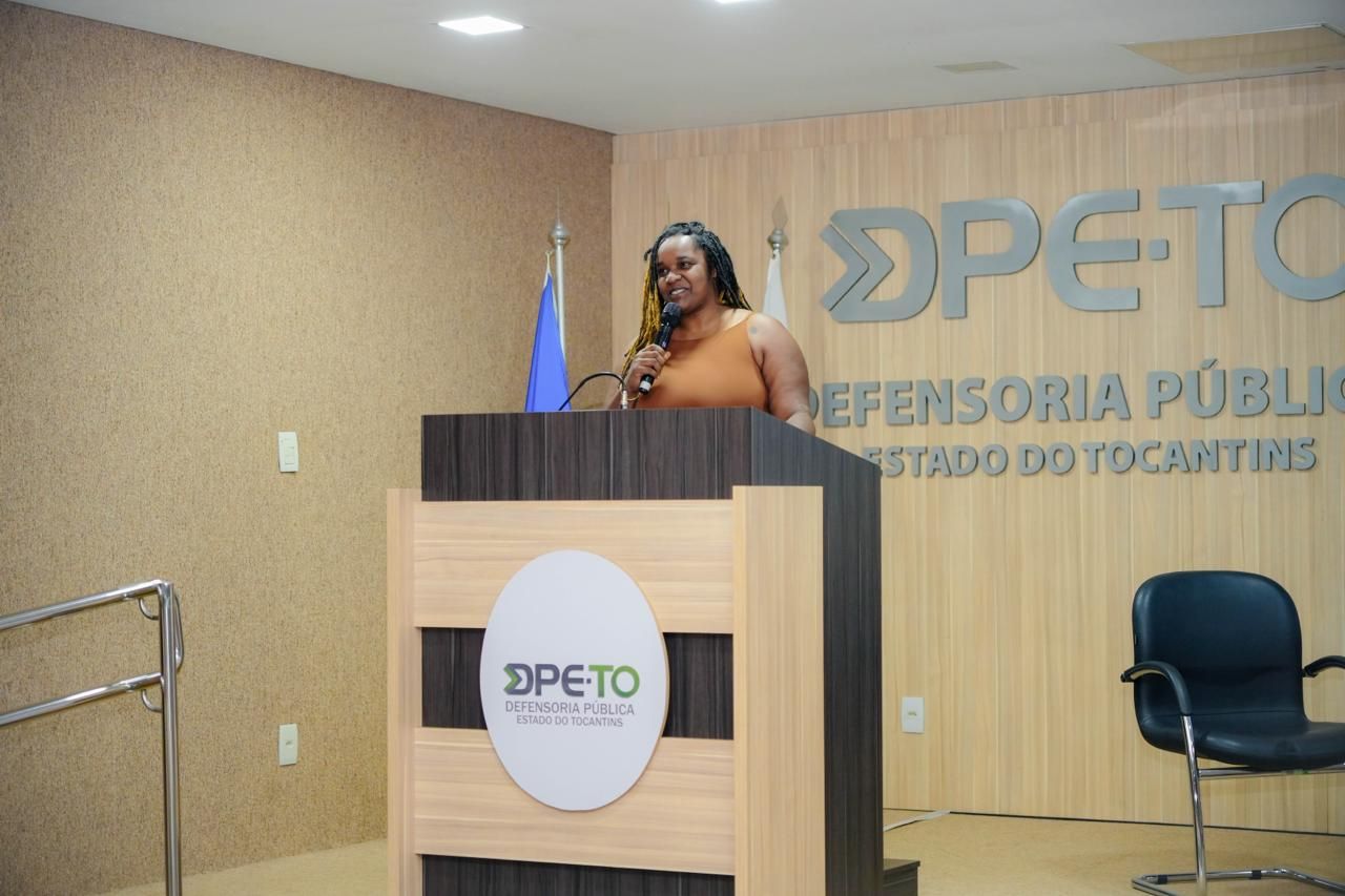 "Acho que precisa de um programa de educação bastante robusto para que, desde as séries iniciais", disse Winnie Bueno