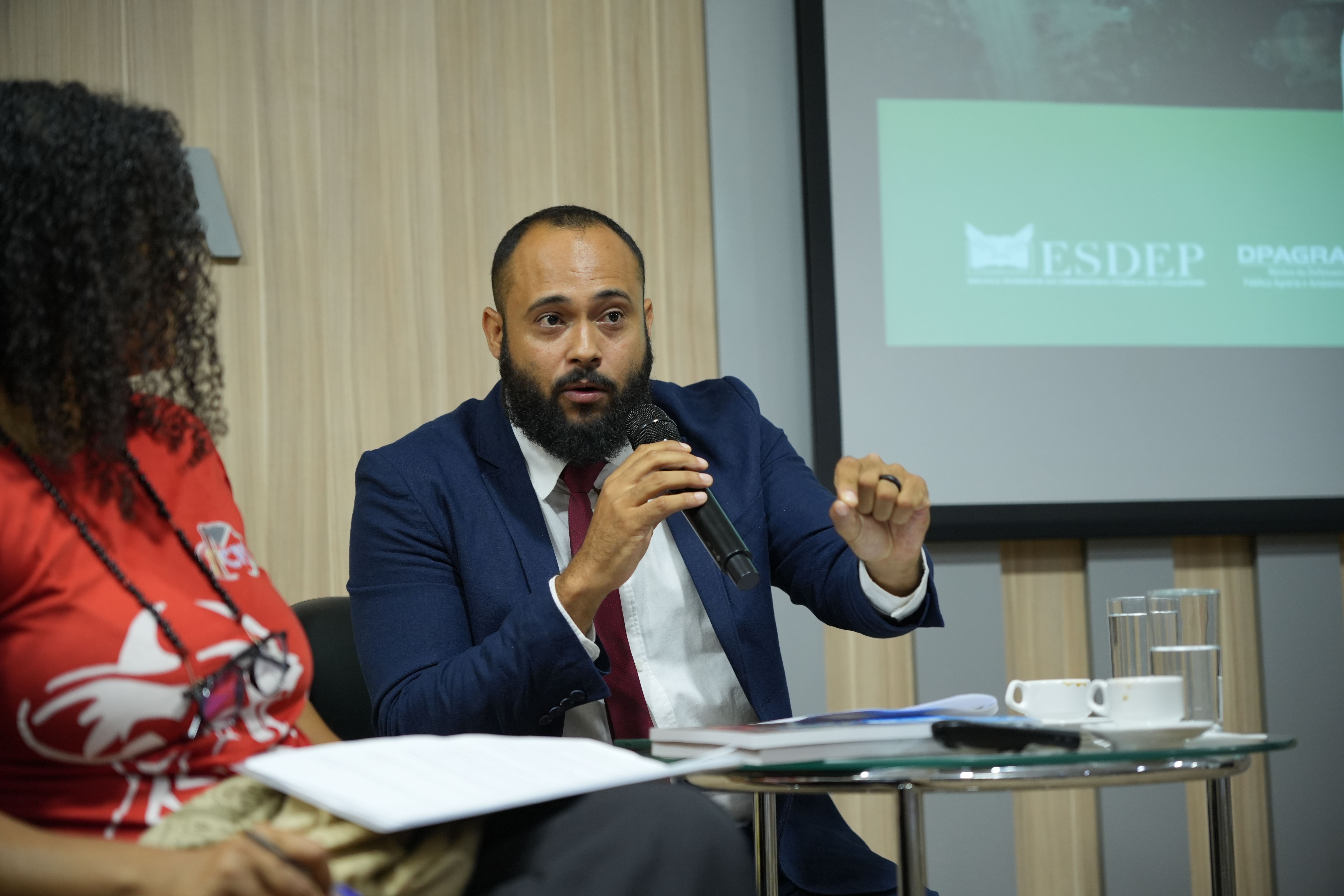O advogado popular Cristian Trindade Ribas integrou mesa redonda