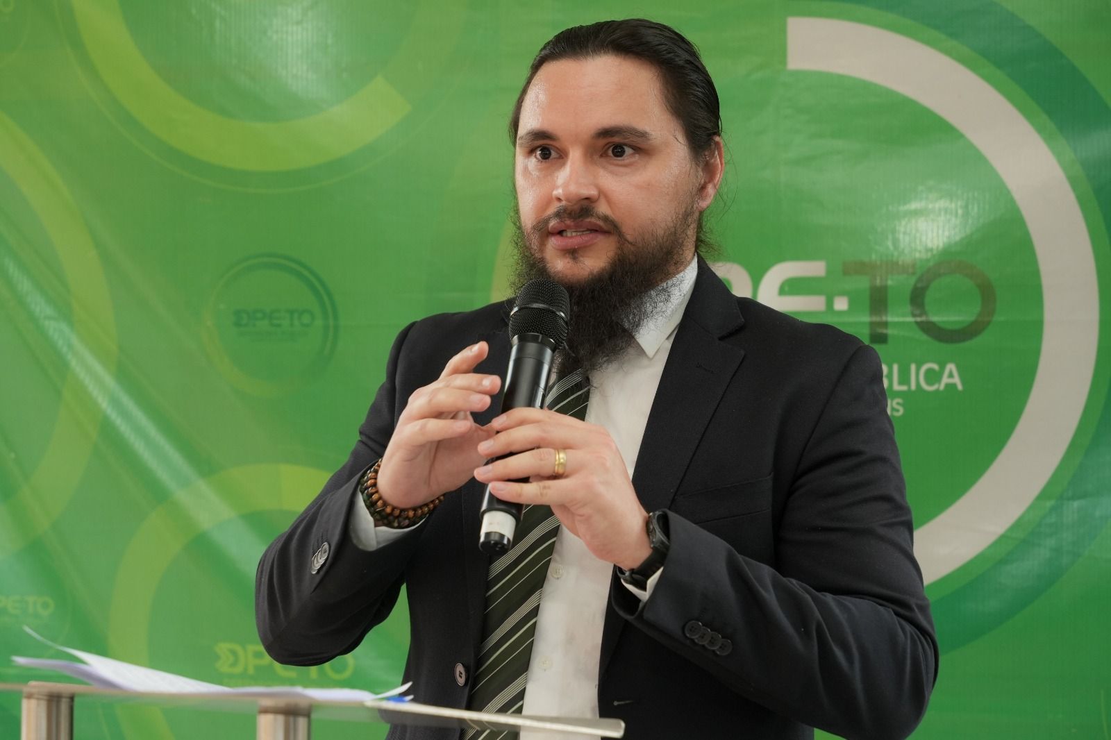 O defensor público Dianslei Gonçalves Santana, que também atua na comarca de Pedro Afonso
