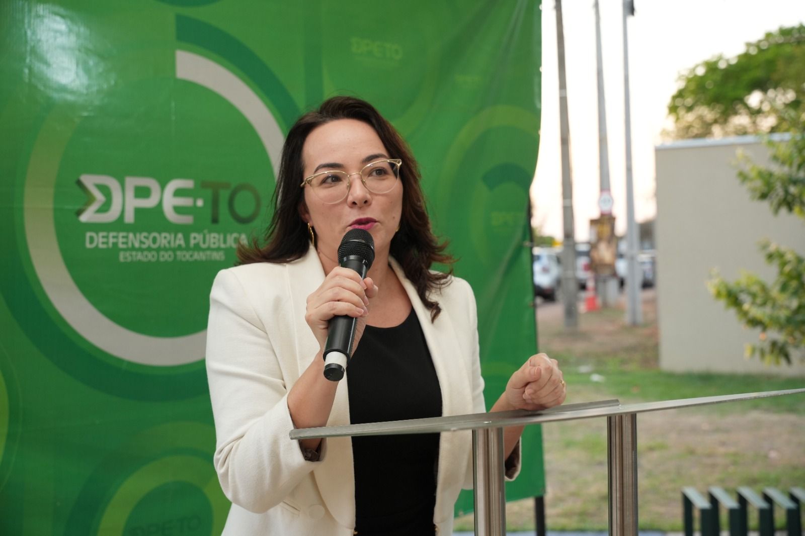 A presidente da Adpeto, defensora pública Karla Letícia de Araújo Nogueira