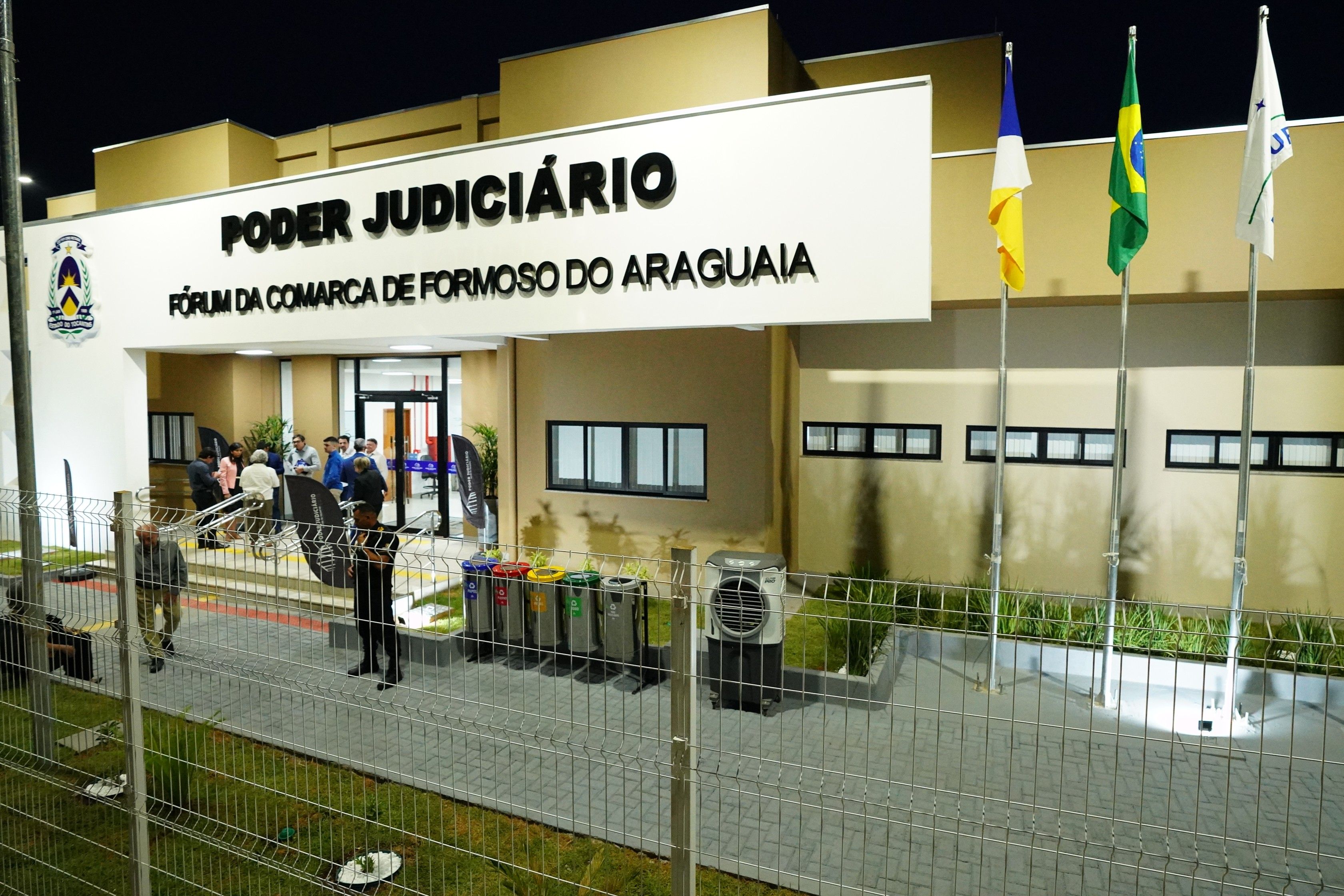 O novo prédio conta com Tribunal do Júri acessível, piso tátil e outras medidas de acessibilidade.