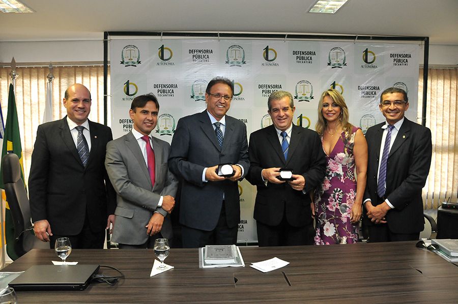 Procurador geral do Estado Sérgio do Vale, defensor geral, Marlon Amorim, governador Marcelo Miranda, secretário e chefe da Casa Civil Télio Leão Aires, corregedora-geral Estellamaris Postal e o defensor Neuton Jardim