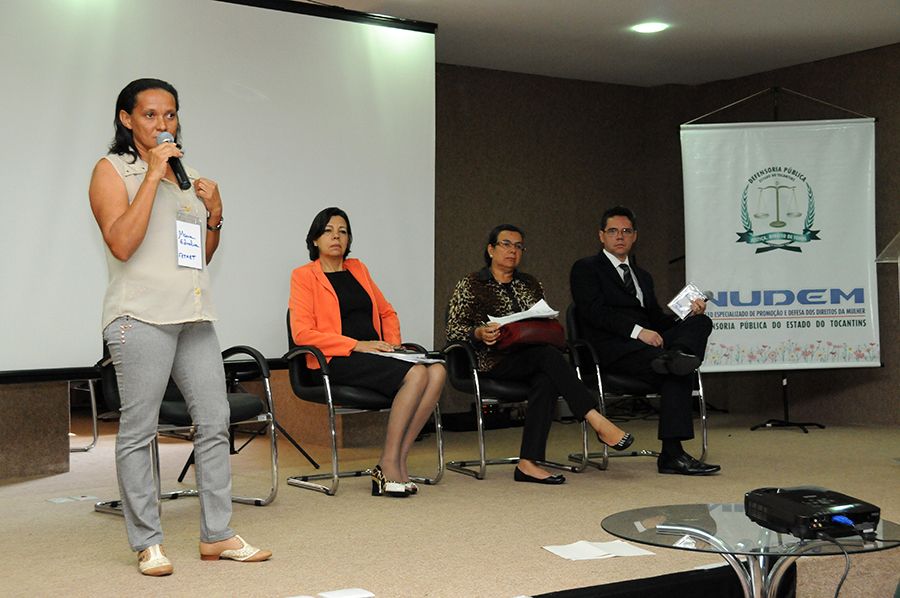 Presidente da FATAET, Maria Ednalva durante pronunciamento