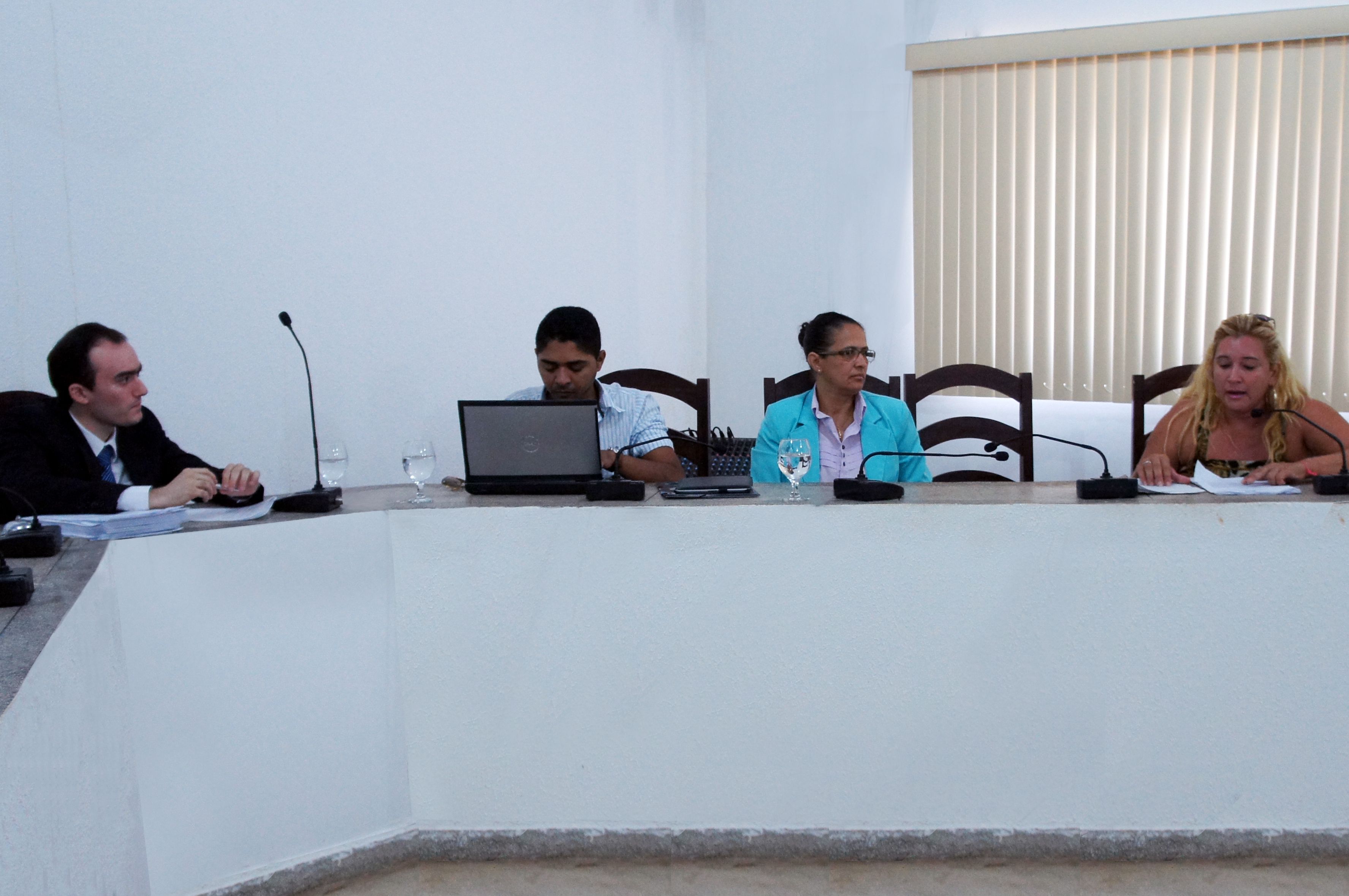 Defensores públicos Felipe Lopes Barboza Cury e Teresa de Maria Bonfim Nunes durante a Audiência
