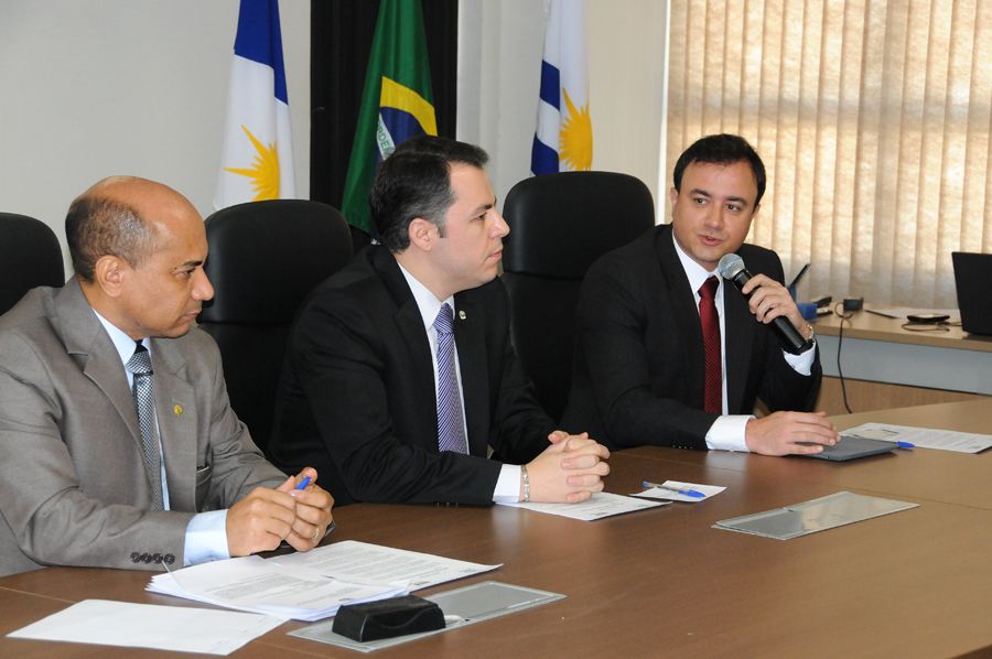 Defensor público Edivan de Carvalho Miranda, subdefensor público geral, Alexandre Augustus Elias El Zayek e o gerente de normas da Diretoria de Autorregulação da Federação Brasileira dos Bancos – FEBRABAN, Evandro Zuliani.