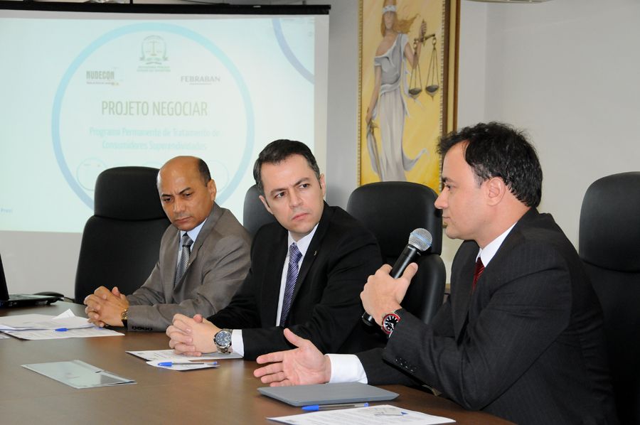 Defensor público Edivan de Carvalho Miranda, subdefensor público geral, Alexandre Augustus Elias El Zayek e o gerente de normas da Diretoria de Autorregulação da Federação Brasileira dos Bancos – FEBRABAN, Evandro Zuliani.