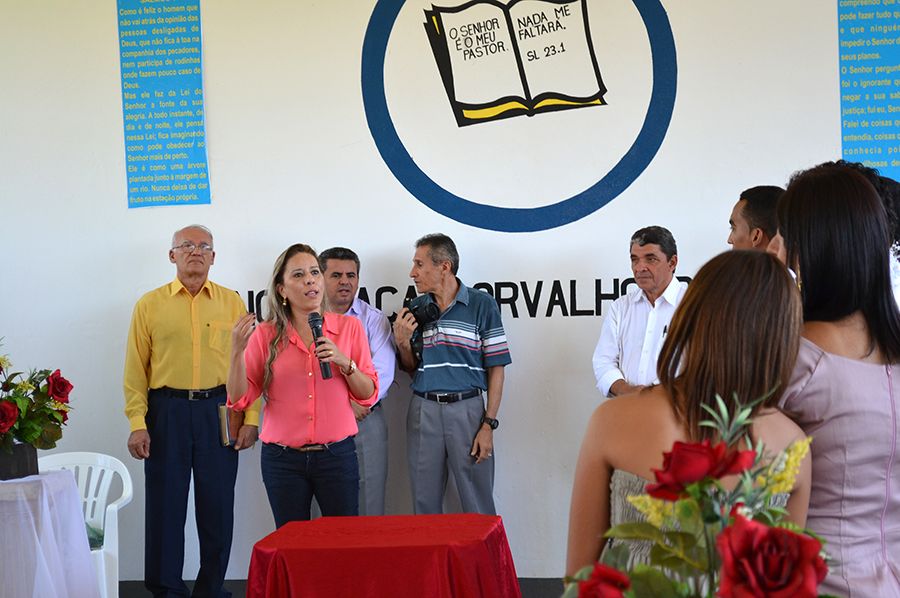 Defensora Letícia Amorim em pronunciamento