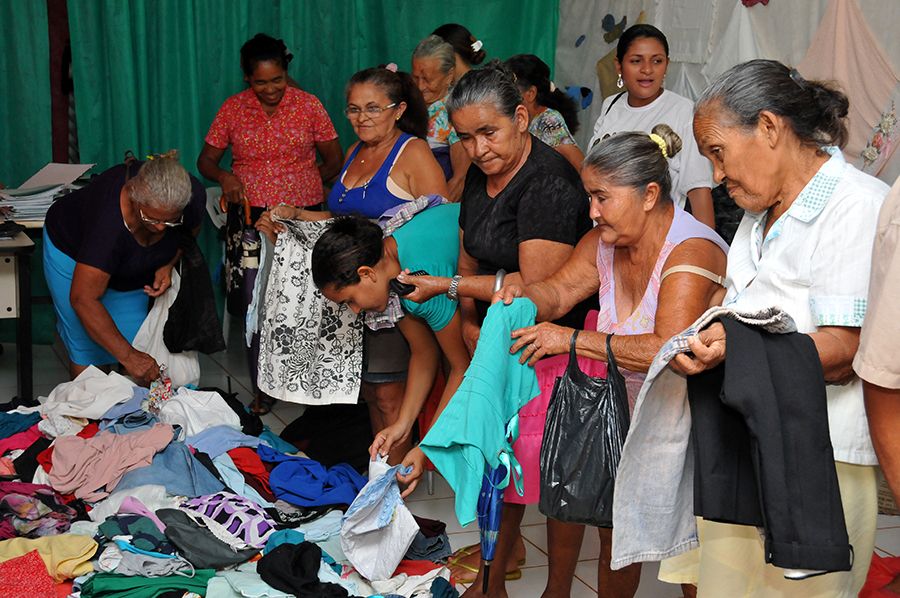 Moradores de Taquari durante Bazar Solidário