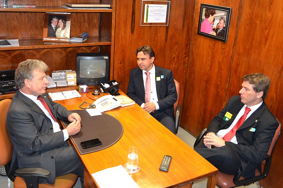 Defensor público geral, Marlon Amorim, presidente da ADPETO, Fábio Monteiro e o deputado federal Angelo Agnolin