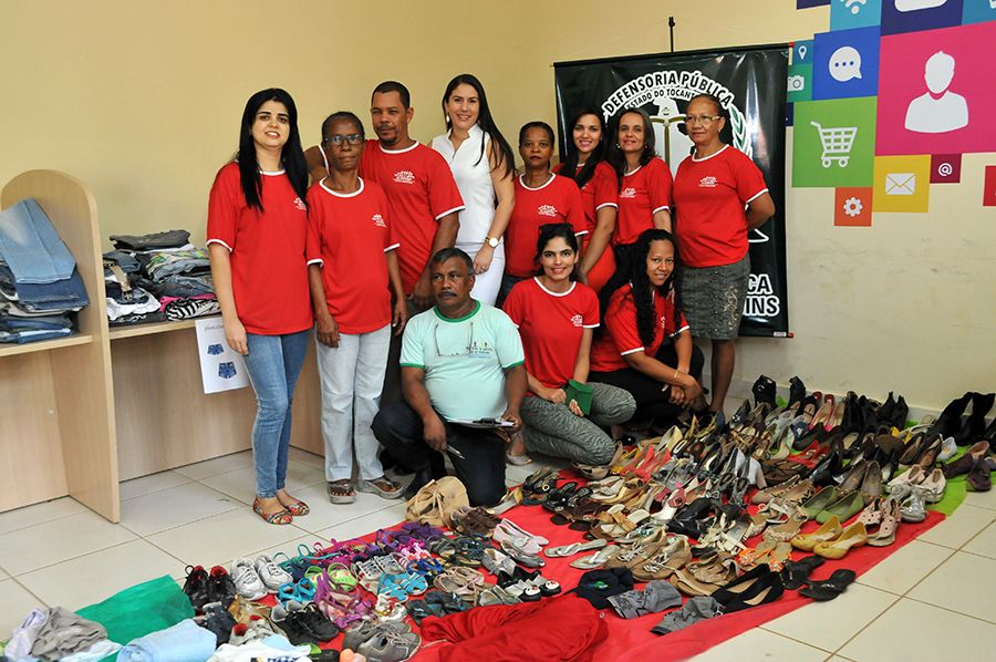 Defensora pública Luciana Oliani e a equipe do Projeto Justiça Comunitária