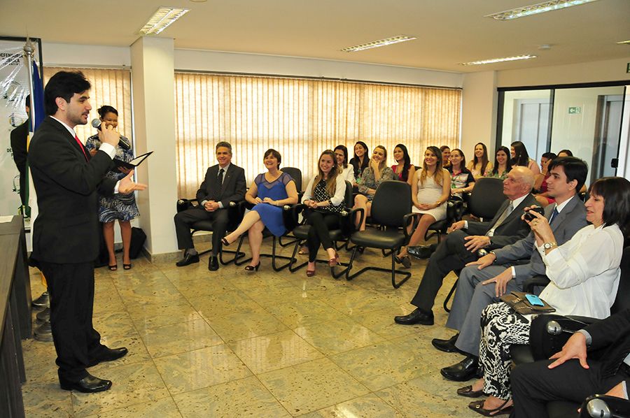 Nilton Magalhães Junior (irmão) durante pronunciamento