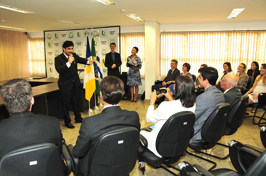 Nilton Magalhães Junior (irmão) durante pronunciamento