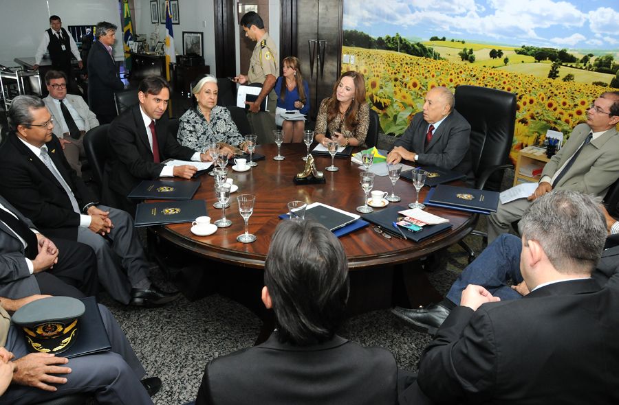 Defensor geral apresenta projeto ao governador e comitiva
