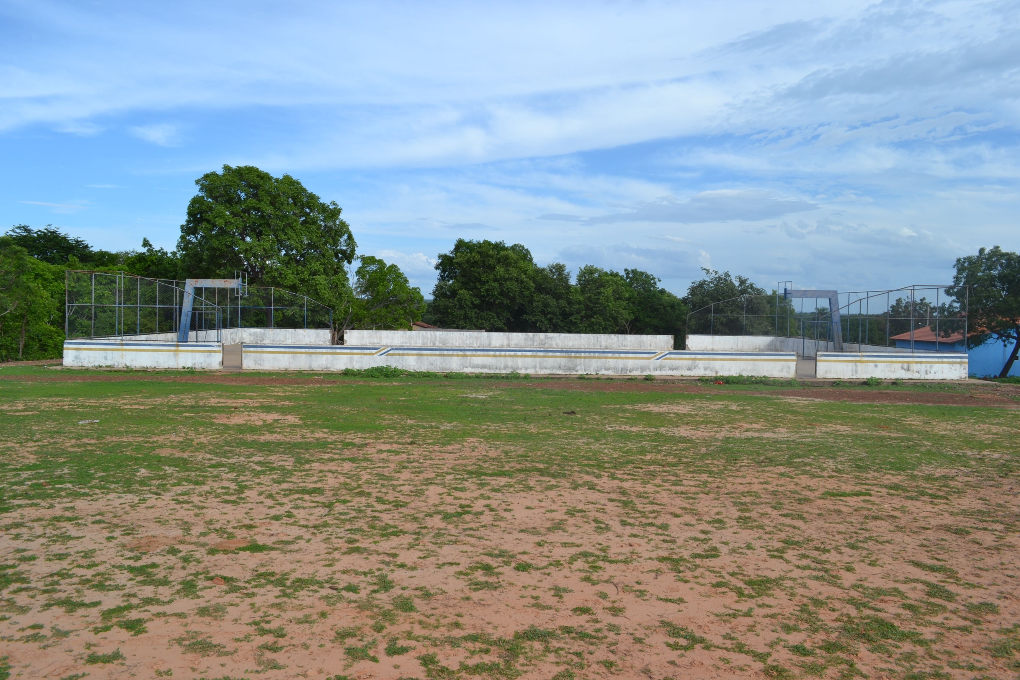 Quadra esportiva sem iluminação