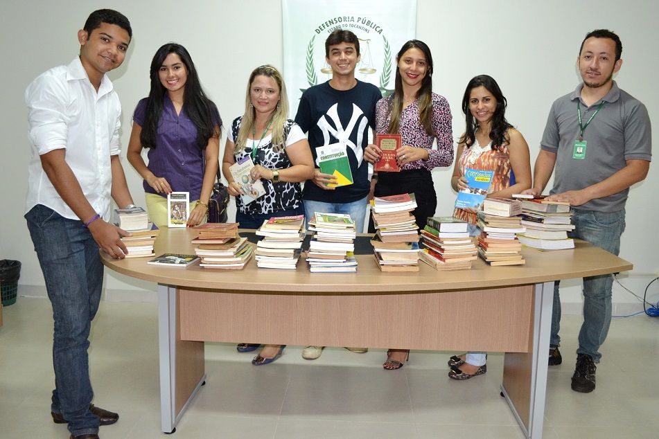 Leitores solidários que doaram vários títulos ao projeto em Araguaína.