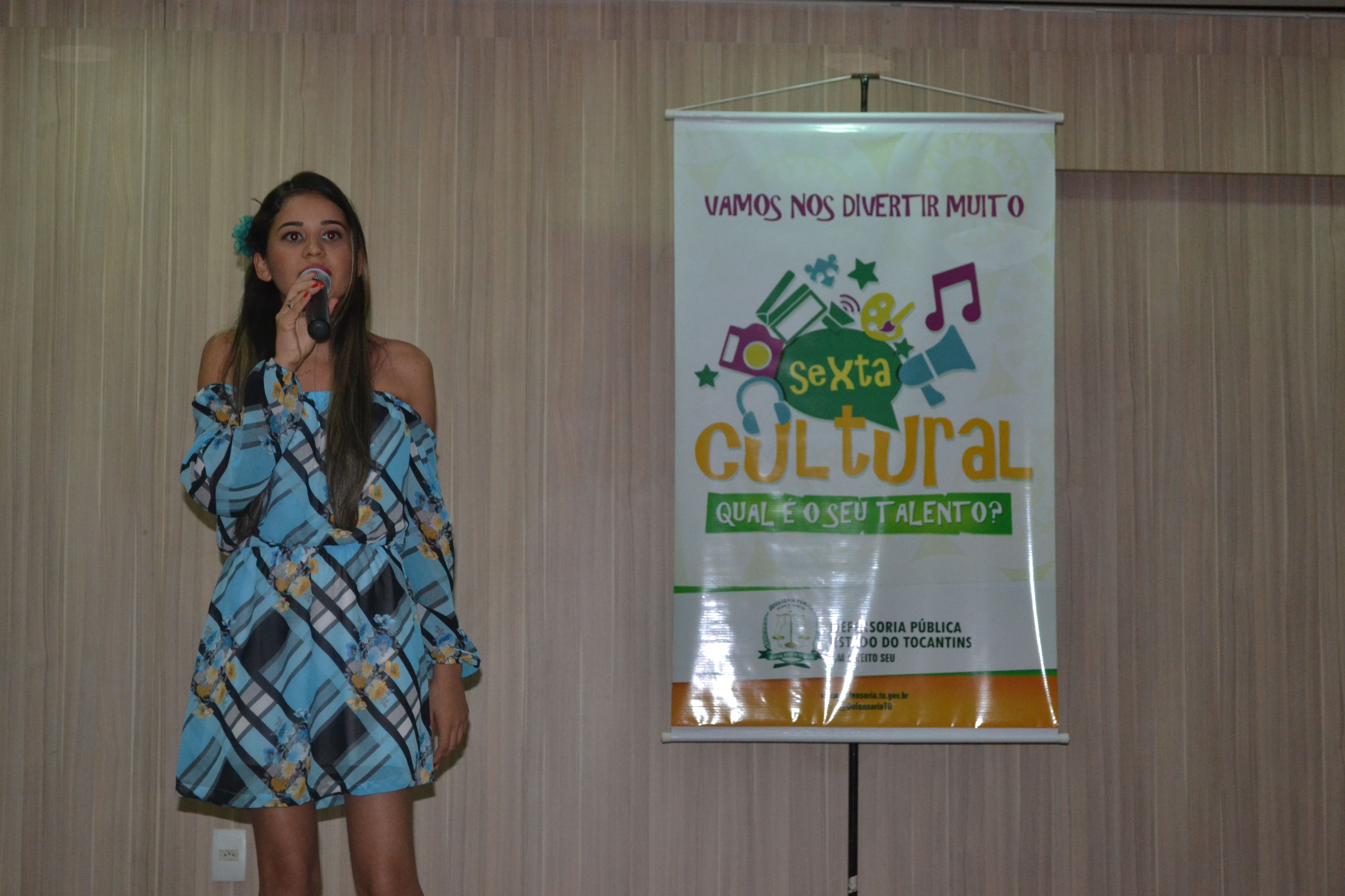 Mávia encantou com pop rock