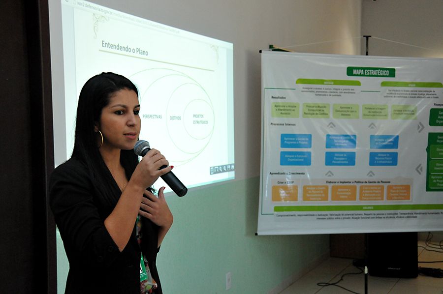 Diretora de Gestão de Pessoas, Dayelly do Nascimento, durante capacitação
