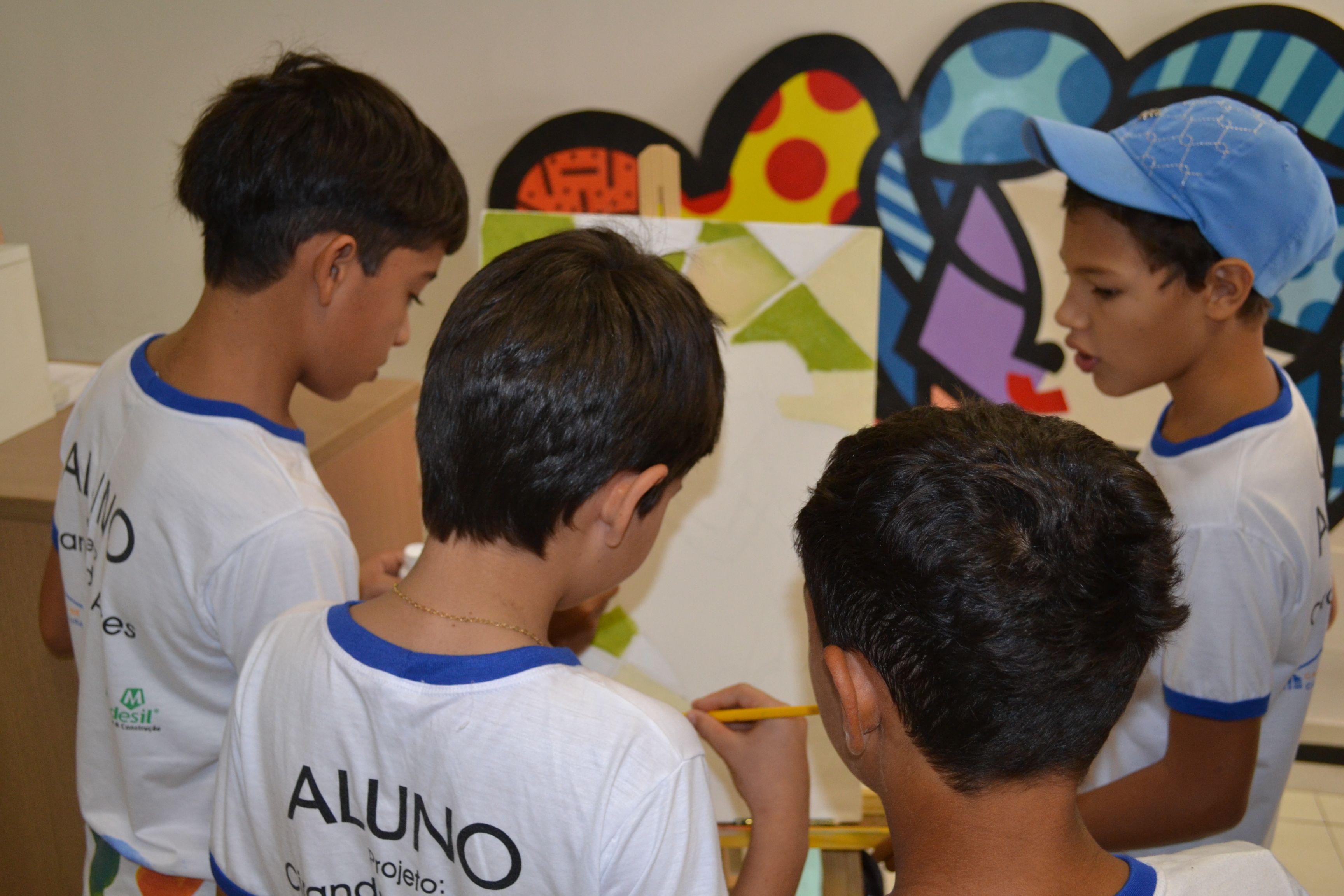 Alunos do Curso de Artes Plásticas produzem quadro ao vivo