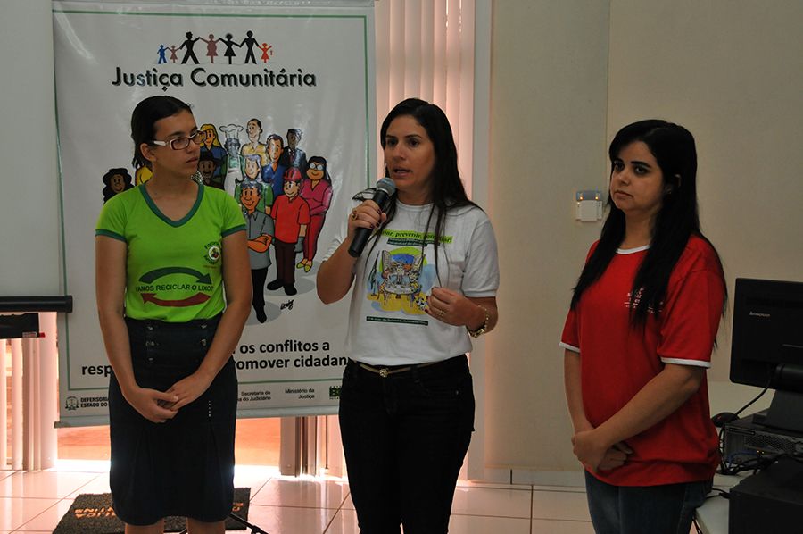Diretora da Facorplast, Magda Cristina Gomes, defensora pública e coordenadora do Justiça Comunitária, Luciana Oliani Braga e a Psicóloga Lane Ruth