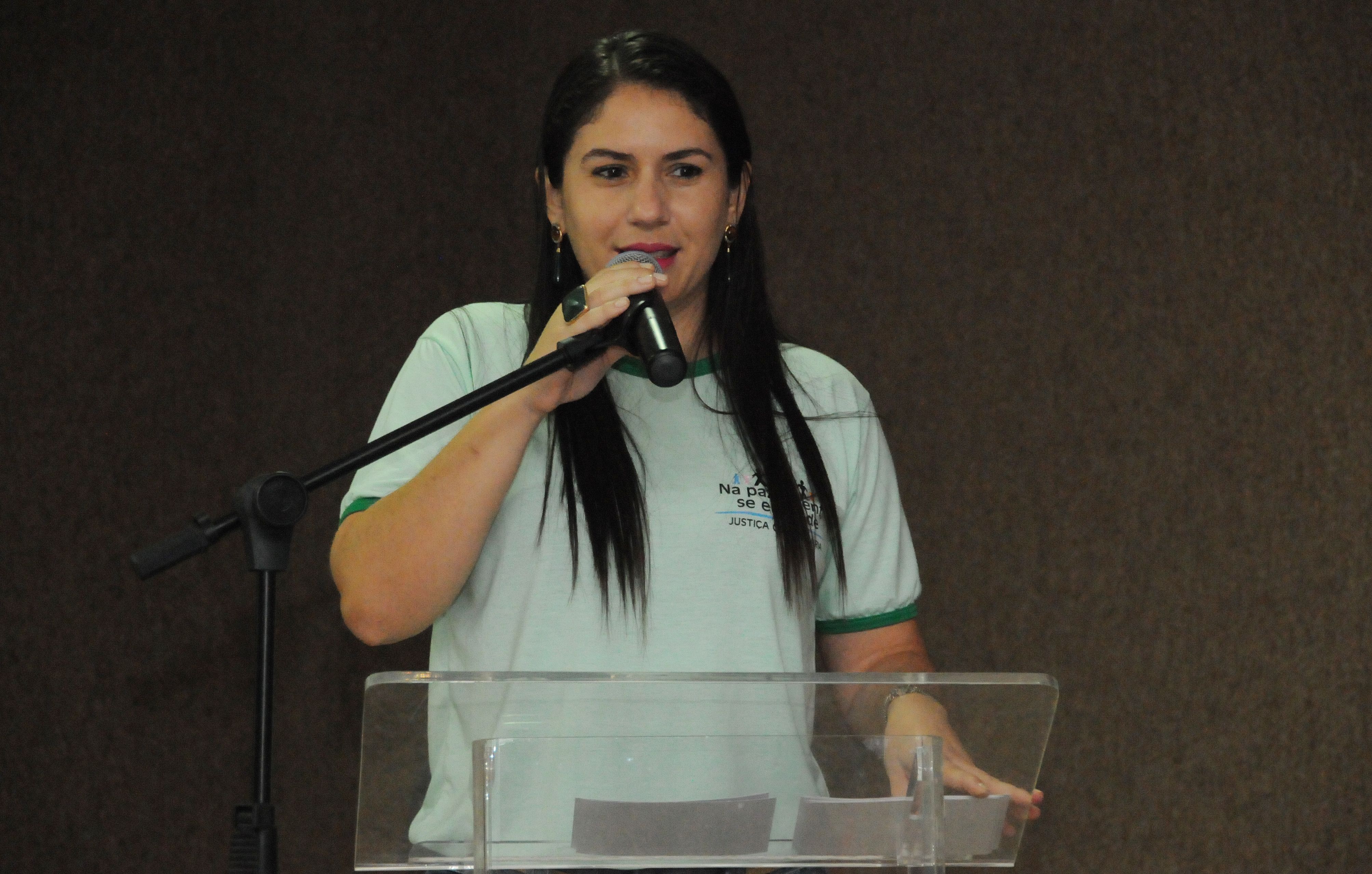 Defensora pública e coordenadora do Justiça Comunitária, Luciana Oliani Braga durante pronunciamento
