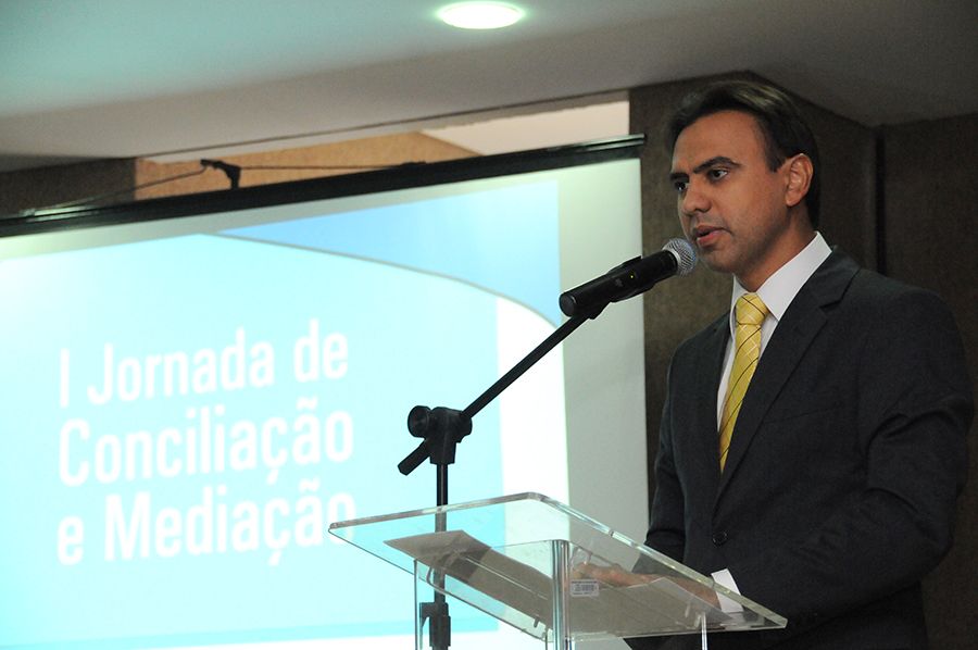 Defensor público geral, Marlon Amorim durante pronunciamento