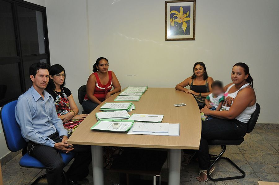 Assistidos da DPE, durante atendimento no Nusa