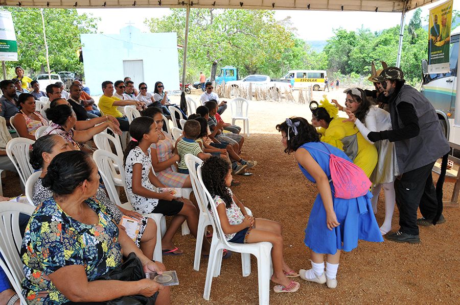 Apresentação do grupo de teatro Os Saltimbancos