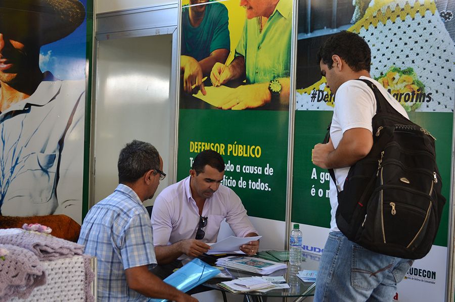 Atendimento à Assistido pelo assessor jurídico Ádamo Póvoa