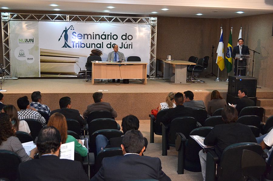 Defensor e coordenador do NUJURI, Danilo Frasseto Michelini em pronunciamento