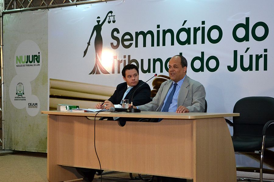 Defensor e coordenador do NUJURI, Danilo Frasseto Michelini e o palestrante Romualdo Sanches Calvo Filho, advogado criminalista -SP